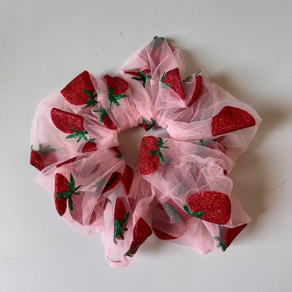 Handmade Oversized Strawberry Tulle Scrunchie Pink Glitter Fruit Hair Accessory - Picture 2 of 3
